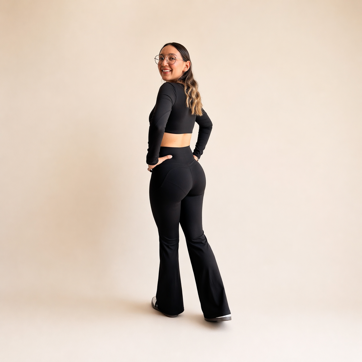 Vela Flare · Black